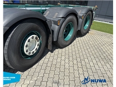 DAF XF 460 8x2 20ft container systeem