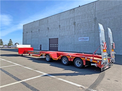 MAX Trailer 3 osiowe semi, zagłębienia,
