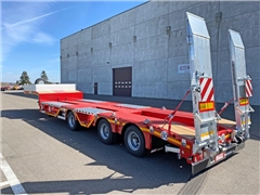 MAX Trailer 3 osiowe semi, zagłębienia,