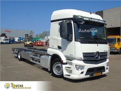 Mercedes Actros Ciężarówka do przewozu kontenerów Mercedes-Benz Actros 1924 + lift + euro 6