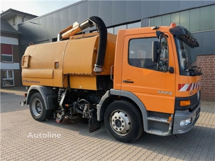 Zamiatarka Mercedes-Benz 1323 Atego4x2