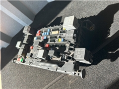 Skrzynka bezpieczników DAF XF 106 1913235 do ciągn