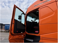 Volvo FH 460 GLOBETROTTER , 2 TANKS , LOW KM