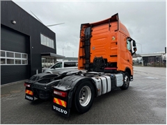 Volvo FH 420 GLOBETROTTER, 2 TANKS , LOW KM