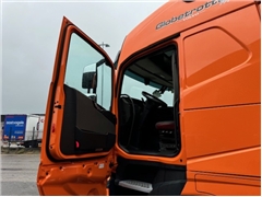 Volvo FH 420 GLOBETROTTER, 2 TANKS , LOW KM