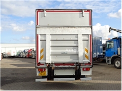 Mercedes Axor Ciężarówka furgon Mercedes-Benz AXOR 1823 + Dhollandia Lift