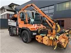 Wielofunkcyjna maszyna komunalna Mercedes-Benz U-4